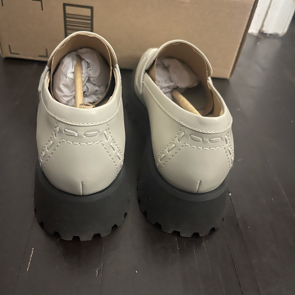 NEW Clarks Splend Edge Cream Leather Chunky Penny Loafers Preppy 7.5 NIB - Picture 5 of 7